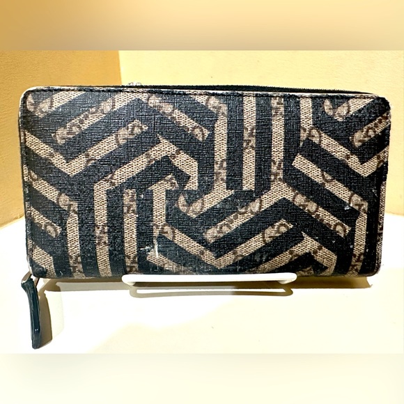 Gucci Kaleido GG Supreme Zip Wallet - Picture 1 of 16